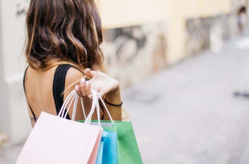 Clothes shopping tips-Spend less