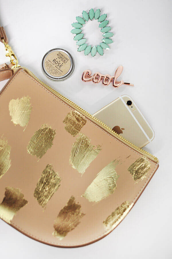 DIY Expensive Looking Gifts-DIY Gold Brushstroke Clutch