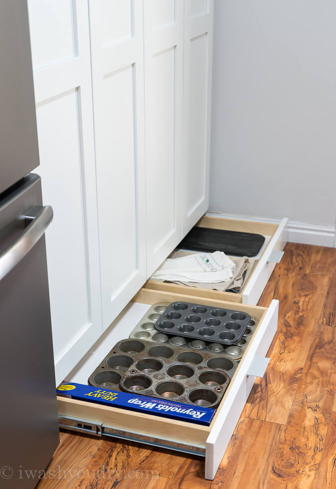 Kick drawers with muffin pans